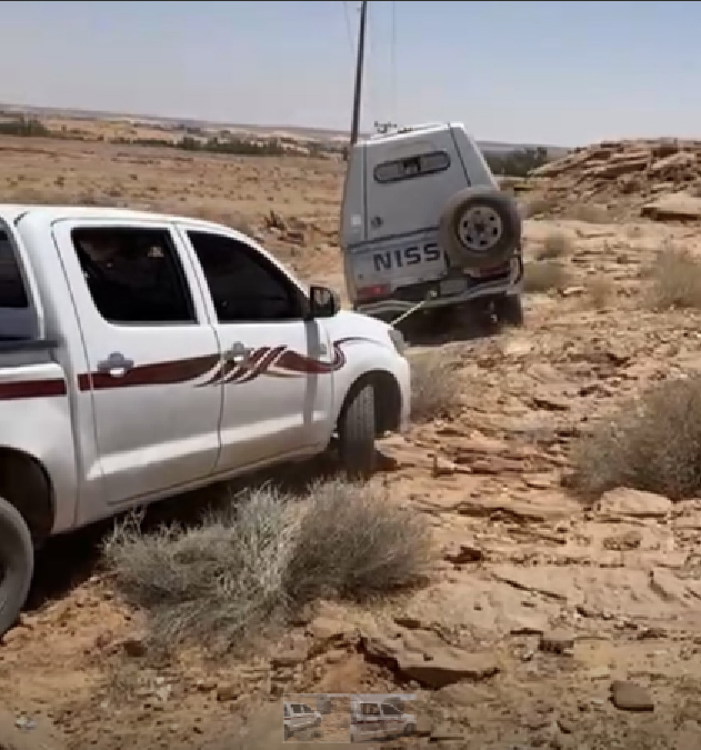 اخراج مركبة عالقة شرق الرفيعة
